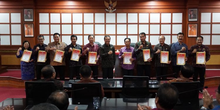 Pemerintah Provinsi Bali Berikan Anugerah Reformasi Birokrasi dan Agen Perubahan Tahun 2022 Pada Perangkat Daerah Berprestasi