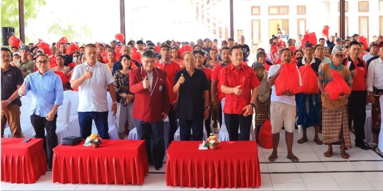 Gubernur Koster Serahkan 500 Paket Sembako di Buleleng Dalam HUT Yayasan Karya Bhakti Adyaksa