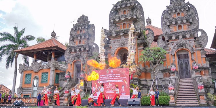 10 LPK Adu Koreografi di Open Stage Balai Budaya Gianyar