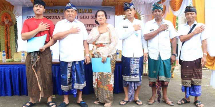 Lestarikan Budaya, Bupati Tamba Kukuhkan Sekaa Gong Desa Gumbrih