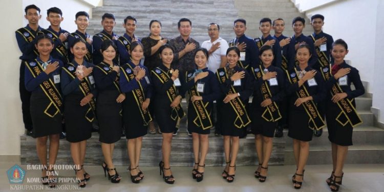 Pembekalan Ilmu Kewirausahaan yang Kreatif dan Inovatif Kepada Finalis Jegeg Bagus Klungkung