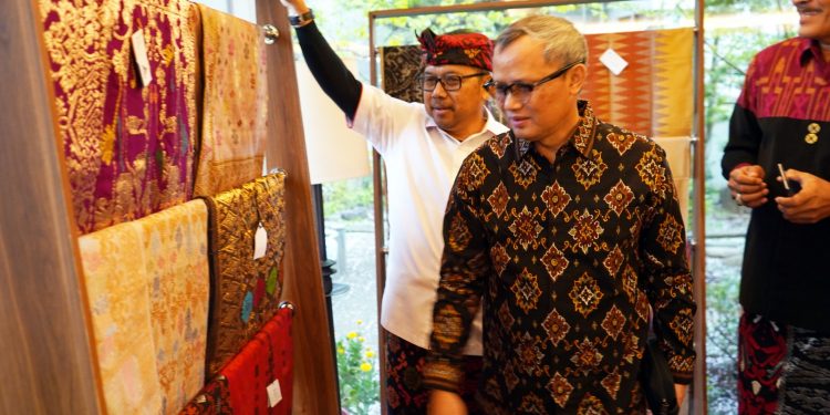 Keindahan Kain Tenun dan Kerajinan Khas Bali Digemari Masyarakat Jepang