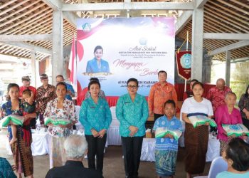 Rutin Ny. Putri Koster Menyapa dan Berbagi, Ingatkan Jaga Tumbuh Kembang Pada Anak