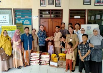 Peringati Hari Otonomi Daerah, Dinsos P3A Bali Serahkan Bantuan ke LKSA di Bali