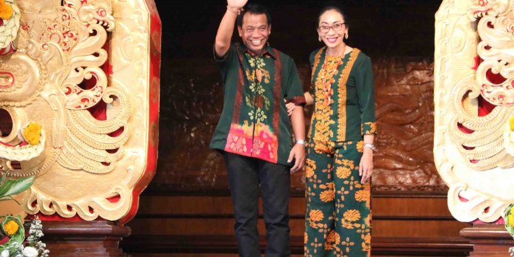 Penjabat Bupati Inginkan Kain Tenun Khas Buleleng Memiliki Hak Paten