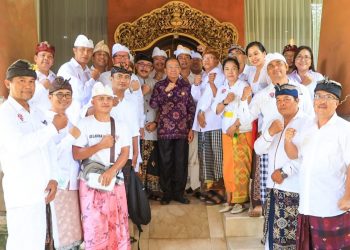 Gubernur Bali Wayan Koster Menerima Audiensi Ketua Umum (Puskor Hindunesia) Didampingi Kepala (PMA) Bali Gusti Agung Ketut Kartika Jaya Seputra