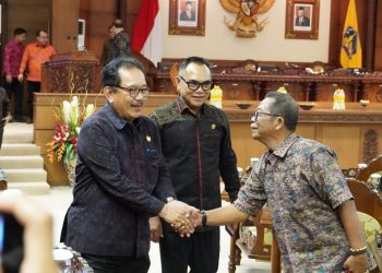 Eksekutif dan Legislatif Provinsi Bali Saling Dukung Pembahasan Raperda Pada Sidang yang Dihadiri Wagub Cok Ace