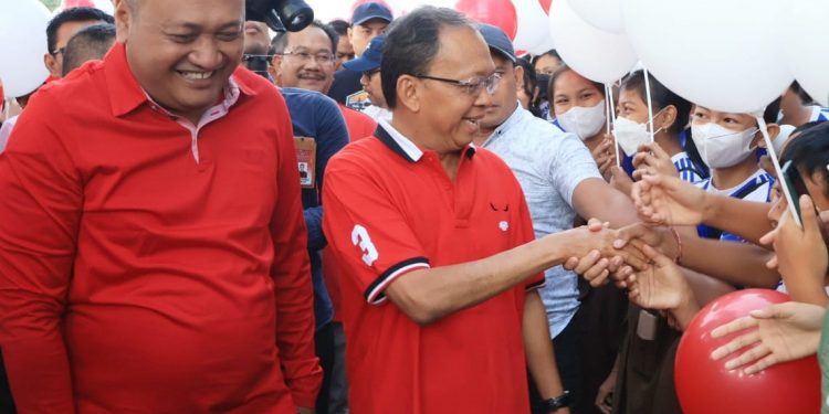 Gubernur Wayan Koster Bersama Ribuan Generasi Milenial Jalan Santai di Acara Creative Fun Walk Bali Digital Festival 2023