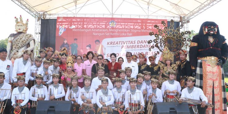 Buka Kreativitas dan Pemberdayaan SLB, Ny. Putri Koster Dorong Penyandang Disabilitas Asah Talenta dan Keterampilan