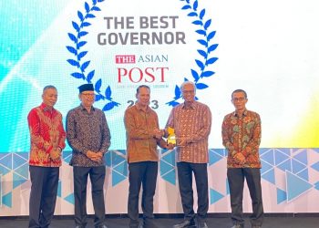 Penghargaan Kepada Gubernur Koster Sebagai Gubernur Terbaik Bangkitkan UKM Bali Pasca Pandemi Covid – 19