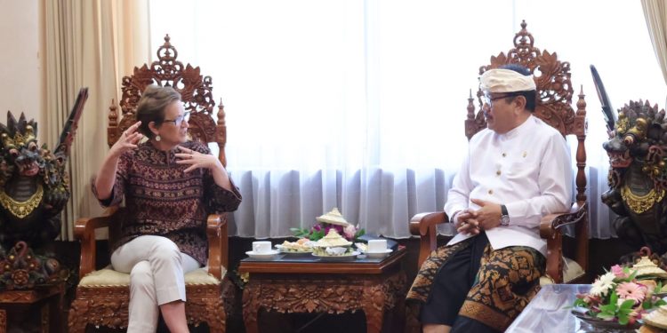 Terima Kunjungan Kehormatan Dubes Polandia, Wagub Cok Ace Apresiasi Pembangunan Mini Indonesia Park Gandeng ISI Denpasar