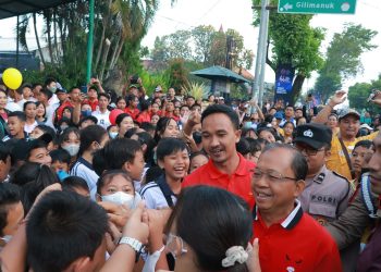 Puluhan Ribu Masyarakat Buleleng Antusias Bersama Gubernur Koster Ikuti Acara Creative Fun Walk Bali Digital Festifal 2023