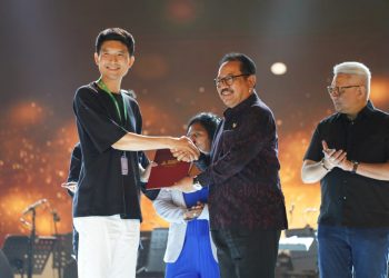 Hadiri AIBD Awards, Wagub Cok Ace Serahkan Penghargaan Untuk Stasiun Penyiaran Korsel KBS