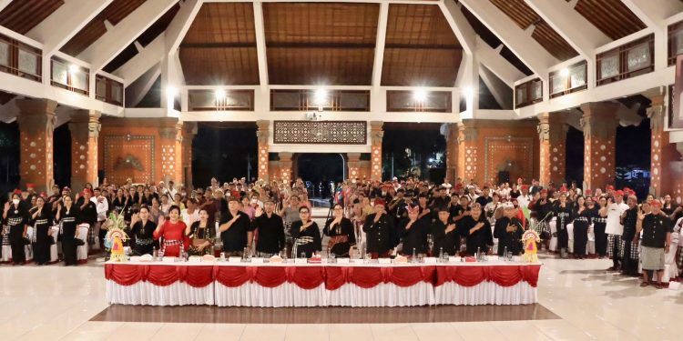 Serahkan Bantuan Kepada 150 Warga Tabanan, Manggala Utama PAKIS Provinsi Bali Ingatkan Warga Untuk Turut Menjaga Kebersihan Lingkungan