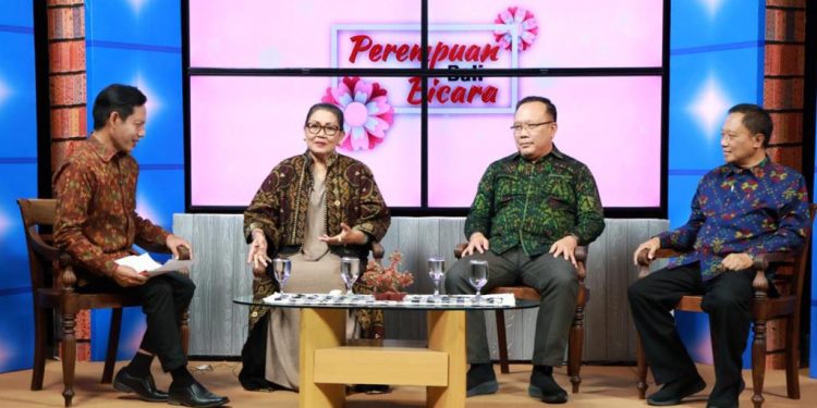 Jabarkan Sistem Perekonomian Adat Bali, Ny. Putri Koster Harapkan Peran Aktif Krama Bali