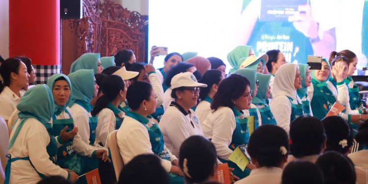 Dampingi Kegiatan Ibu Negara, Ny. Putri Koster Haturkan Terima Kasih untuk Kepedulian Ibu Negara untuk Lingkungan dan Stunting