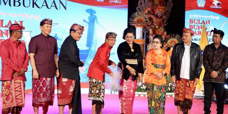 Ribuan Masyarakat Bersama Gubernur Koster Antusias Ikuti Pembukaan Bulan Bung Karno Provinsi Bali ke – 5