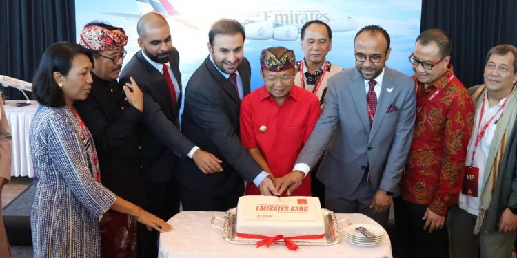 Gubernur Koster Bersama Wagub Cok Ace Sambut Pesawat Terbesar di Dunia ke Bali