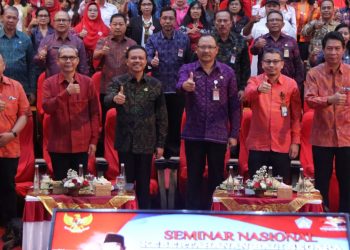 Buka Seminar Kebertahanan Bali Segara, Sekda Dewa Indra Ingatkan Posisi Strategis Potensi Kelautan