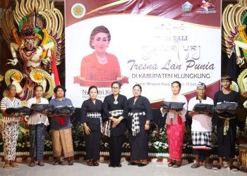 Serahkan Bantuan Kepada 150 Warga Klungkung, Manggala Utama PAKIS Provinsi Bali Sampaikan Pesan Ngerajegang Tari Wali ‘Rejang’ Sesuai Fungsi Dan Pakem Aslinya.