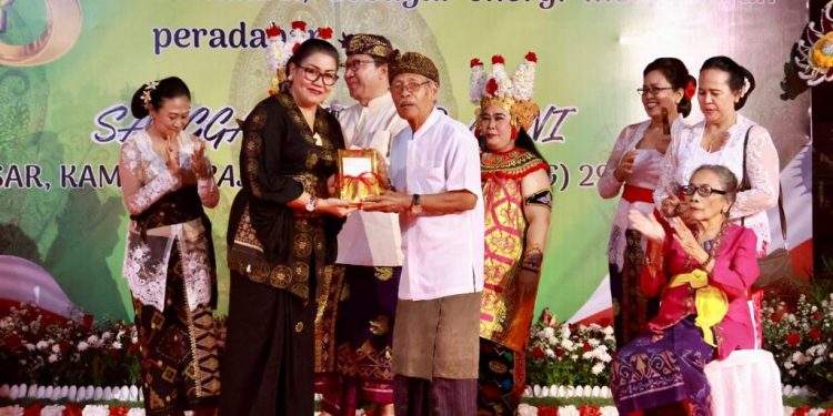 Hadiri Perayaan Ulang Tahun Sanggar Teater Mini, Ny. Putri Koster Dorong Generasi Muda Asah Kemampuan Dan Disiplin Melalui Teater