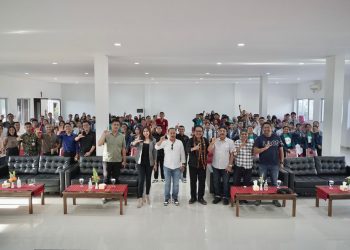 Kunjungi Politeknik Elbajo Commodus, Wagub Cok Ace Paparkan Tiga Sektor Penopang Perekonomian Bali