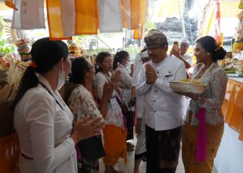 Wagub Cok Ace Hadiri Karya Atma Wedana di Jembrana