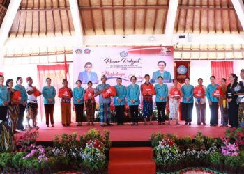 Pasar Rakyat Tim Penggerak PKK Provinsi Bali Berbelanja dan Berbagi di Kabupaten Buleleng