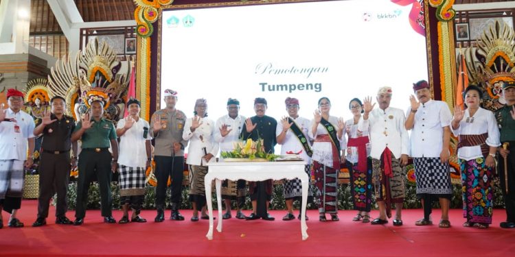 Hadiri Puncak Peringatan Hari Keluarga Nasional Ke 30, Wagub Cok Ace Dorong Keluarga Perkaya Pengetahuan Tentang Gizi dan Pengasuhan Anak Agar Optimal