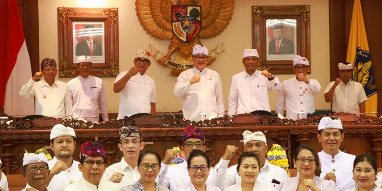 Gubernur Visioner Kembali Torehkan Sejarah Disetujuinya Raperda Provinsi Bali Tentang Haluan Pembangunan Bali Masa Depan, 100 Tahun Bali Era Baru 2025-2125
