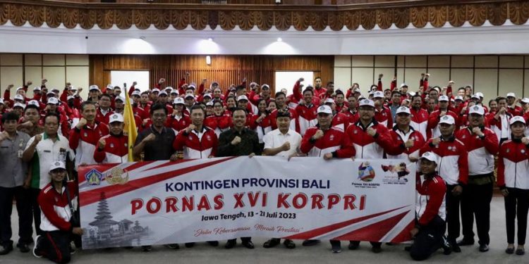 Sekda Bali Dewa Made Indra Lepas 161 Kontingen PORNAS XVI KORPRI Provinsi Bali