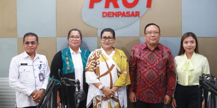 Ketua TP PKK Provinsi Bali  Ny. Putri Koster dalam Dialog Interaktif Bali Mandiri Energi