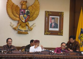 Wagub Cok Ace Menghadiri Rapat Paripurna DPRD Bali