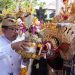 Wagub Cok Ace Laksanakan Prosesi Ngeratep di Pura Maha Widya Mandira UNHI Denpasar
