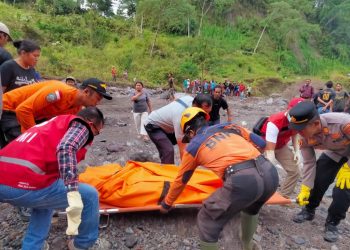 Musibah Longsor di Kemoning, BPBD Bali Salurkan Santunan untuk Korban