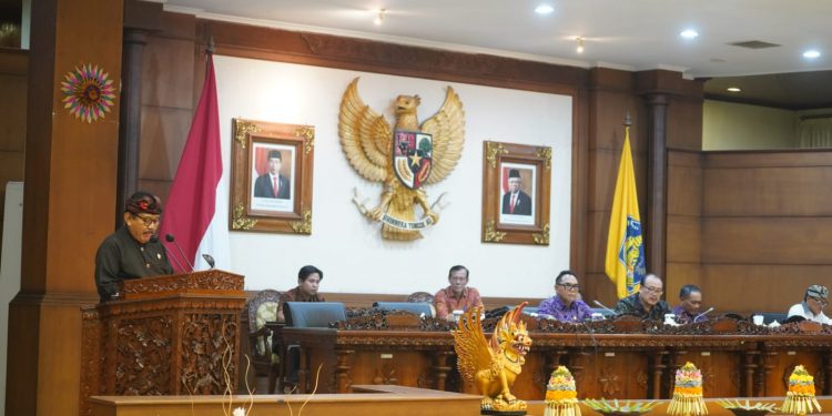 Wagub Bali Sampaikan Pendapat Dalam Rapat Paripurna ke-38 Masa Persidangan III Tahun Sidang 2023