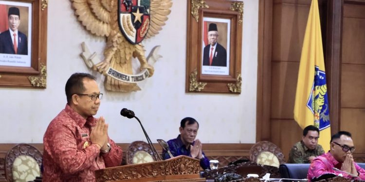 Pj. Gubernur Bali Sampaikan Jawaban Terhadap Pandangan Umum Fraksi atas Ranperda ABPD 2024 dan Ranperda Pajak Retribusi