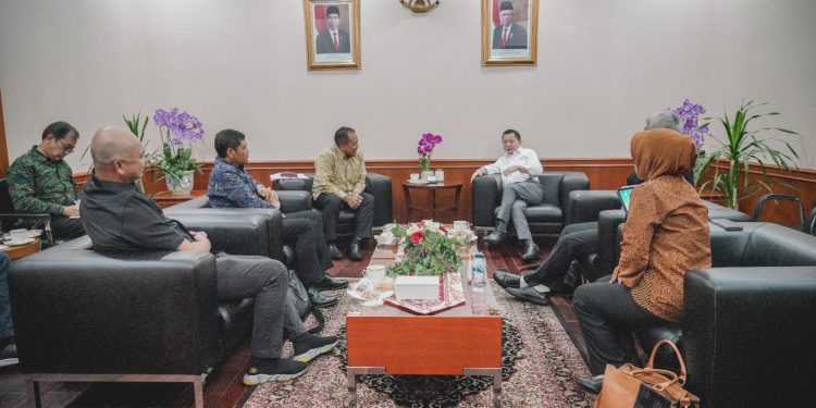 Temui Menteri Suharso Monoarfa, Pj. Gubernur S. M. Mahendra Jaya Dapat Sinyal Positif Realisasi LRT Di Bali.