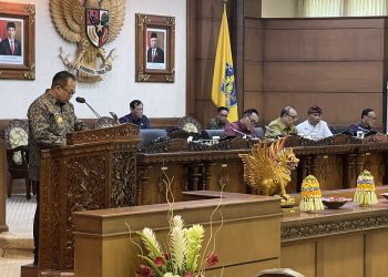 Pj. Gubernur Mahendra Jaya Sampaikan Dua Raperda Sekaligus Pada Rapat Paripurna DPRD Bali