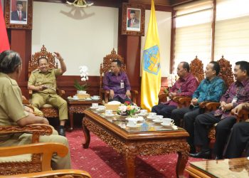 Pj. Gubernur Mahendra Jaya Ajak BPD Bali ‘Ngrombo’ Kemiskinan Ekstrem