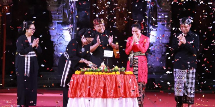 HUT ke-3 PAKIS Bali, Pj. Gubernur Apresiasi Peran Aktif Krama Istri Dalam Memajukan Adat, Tradisi, Seni dan Budaya serta Kearifan Lokal Bali