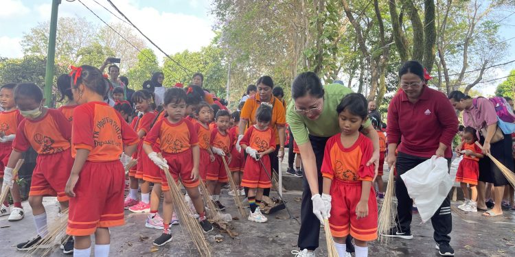 Sasar Anak TK, TP PKK Bali Gelar Edukasi Pungut dan Pilah Sampah