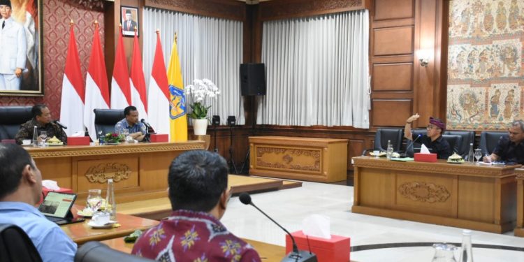 Pj Gubernur Bali Ngrombo bersama Kab/Kota Sarbagita Atasi Permasalahan Sampah