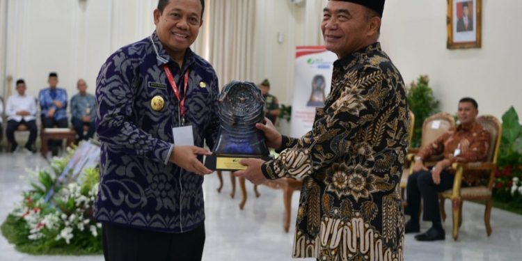 Bali Raih Paritrana Award 2023, Berikan Perlindungan untuk 50 Ribu Pekerja Rentan