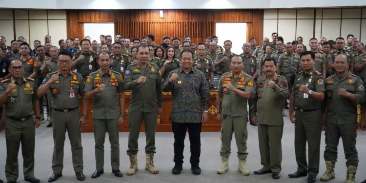 Jaga Keamanan Bali, Pj Mahendra Jaya minta Satpol PP Tegas Namun Humanis