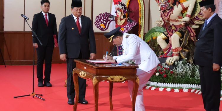 Pj. Gubernur Mahendra Jaya Lantik Jendrika Sebagai Penjabat Bupati Klungkung