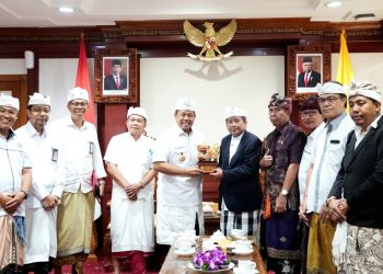 Pj. Gubernur S.M. Mahendra Jaya Dukung LPD Lebih Inovatif dan Solutif Bagi Krama Bali