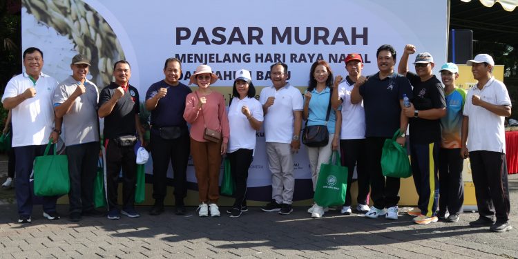 Kunjungi Pasar Murah, PJ. Gubernur Bali Tanya Harga dan Pasokan ke Pedagang