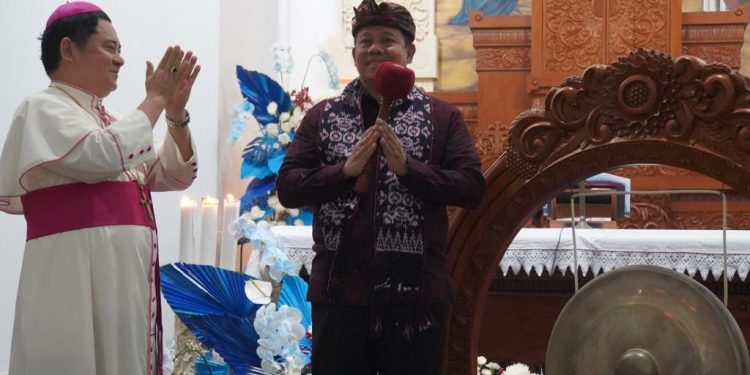 Buka Sinode V Keuskupan Denpasar, Pj. Gubernur Mahendra Jaya Serukan Pemilu Harus Penuh Kedamaian dan Sukacita