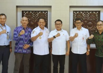 Pj. Gubernur Mahendra Jaya Bertemu Moeldoko, Sampaikan Progres Implementasi KBLBB di Bali